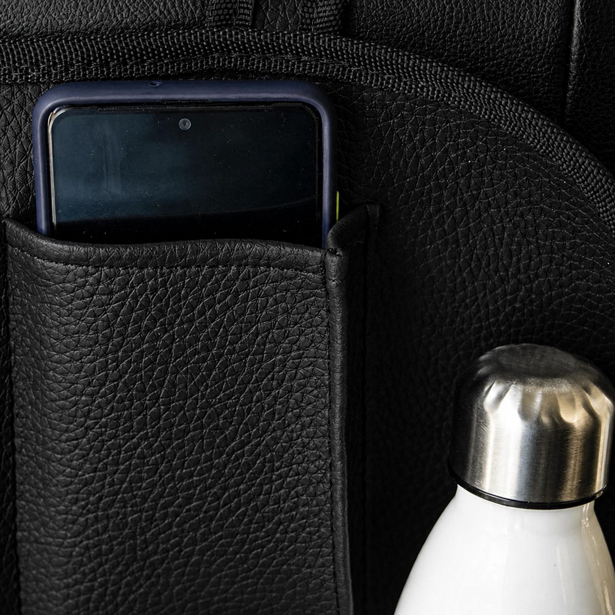 کیف و نظم دهنده پشت صندلی چرمی خودرو